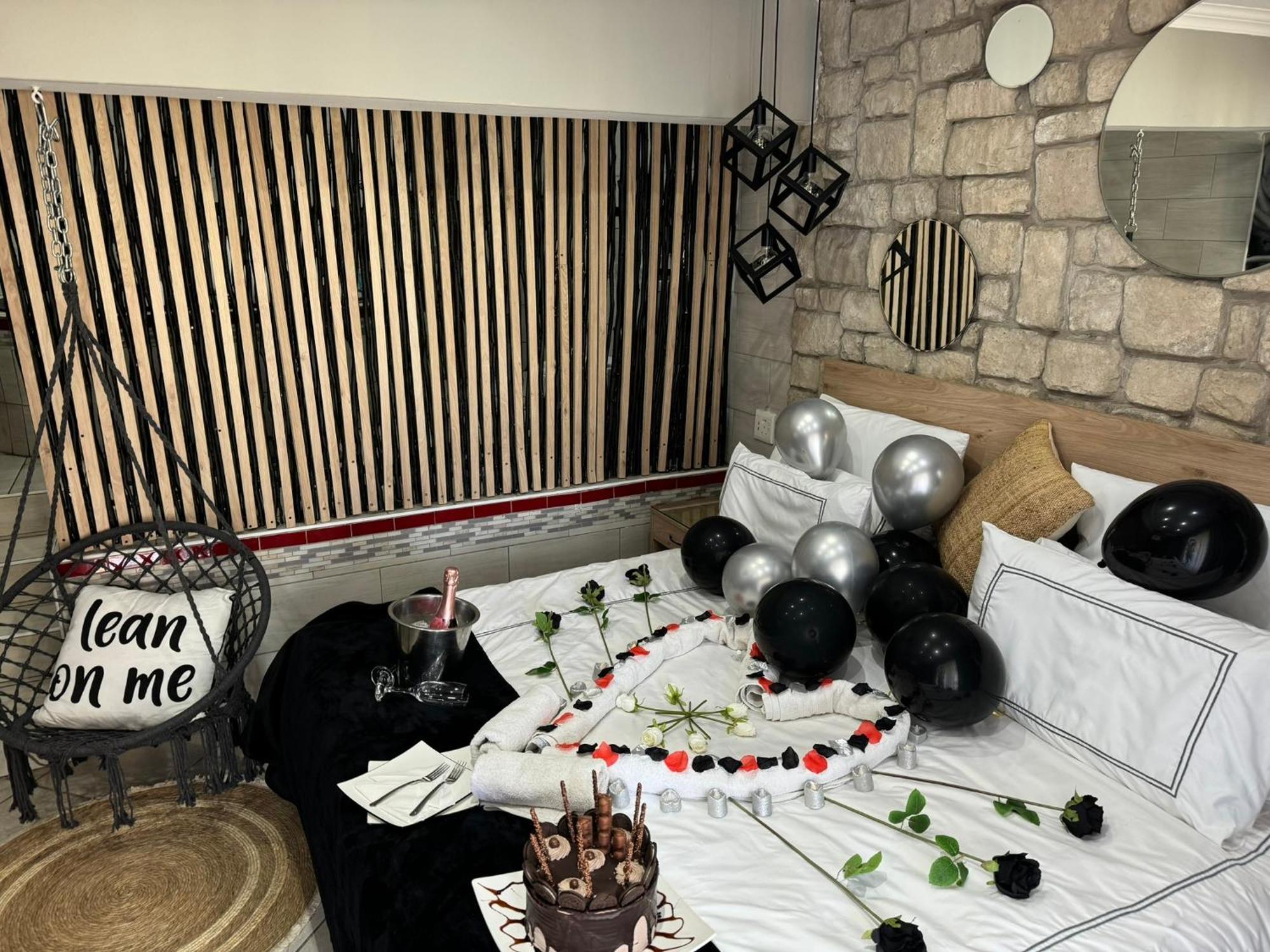 Africa Paradise - Or Tambo Airport Boutique Hotel Benoni Luaran gambar